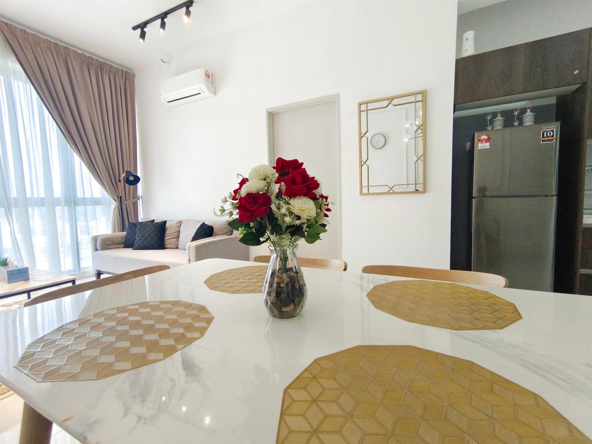 One Bedroom Troika Kota Bharu By Aghome, Modern Design Exterior photo