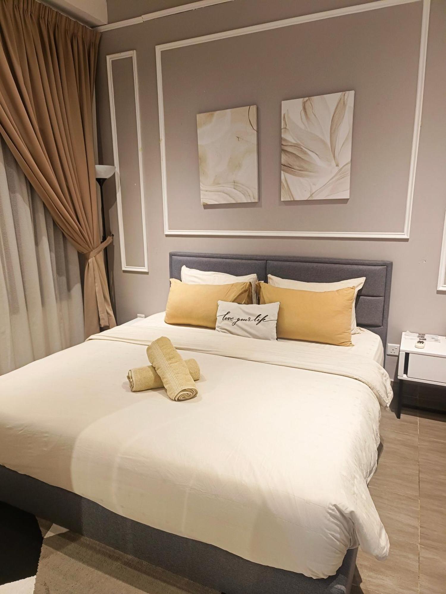 One Bedroom Troika Kota Bharu By Aghome, Modern Design Exterior photo